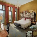 Nh Santa Lucia Hotel