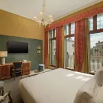 Nh Santa Lucia Hotel 4*