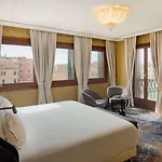 Nh Santa Lucia Hotel 4*