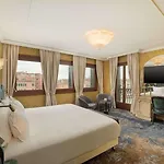 Nh Santa Lucia Hotel 4*
