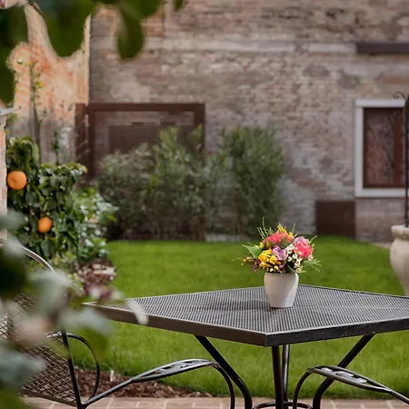 Nh Santa Lucia 호텔 4*