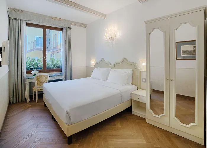 호텔 Nh Santa Lucia 4*