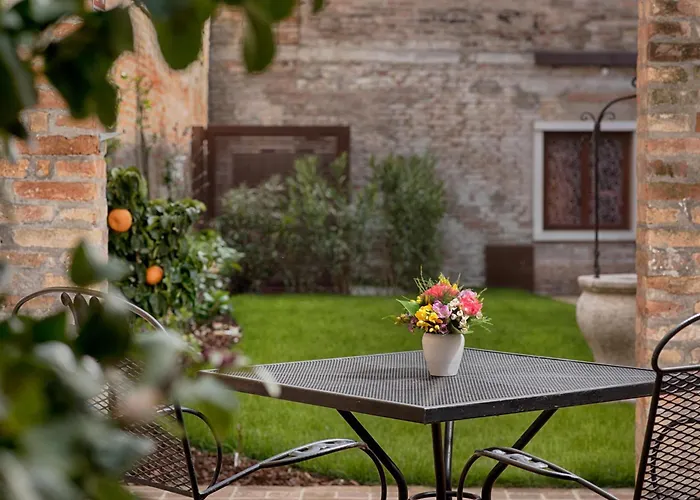 Nh Santa Lucia 호텔 4*