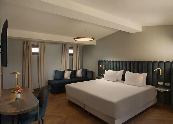 Nh Santa Lucia 호텔 4*