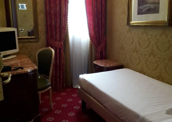 Nh Santa Lucia 4*