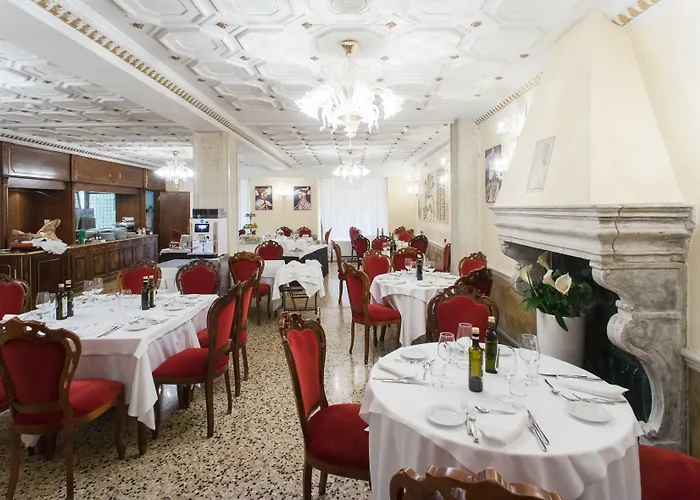 Nh Santa Lucia Hotel 4*