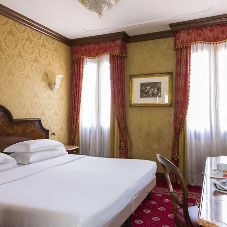Nh Santa Lucia Otel Venedik