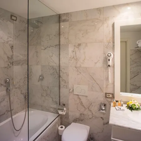 Otel Nh Santa Lucia Venedik