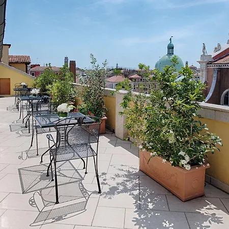 Nh Santa Lucia Hotel