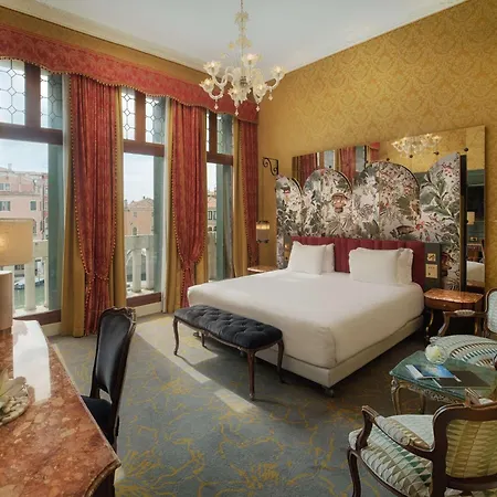 Nh Santa Lucia Hotel