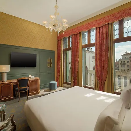 Nh Santa Lucia Hotel 4*