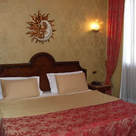 Nh Santa Lucia 4*