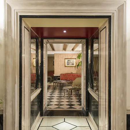 Nh Santa Lucia ホテル 4*