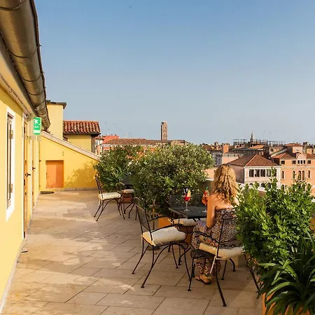 Nh Santa Lucia Otel 4*