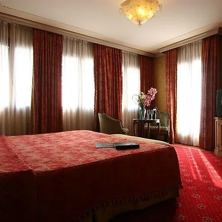 Otel Nh Santa Lucia