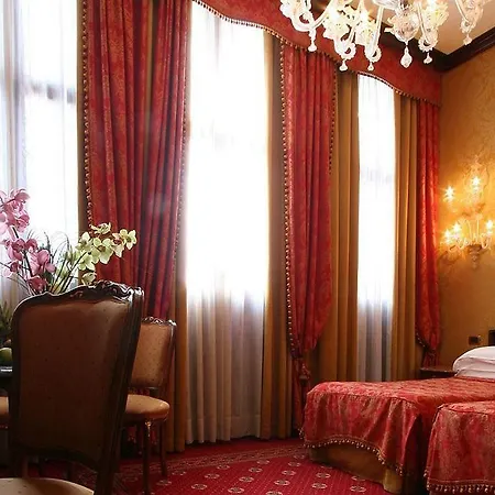 Nh Santa Lucia Otel Venedik