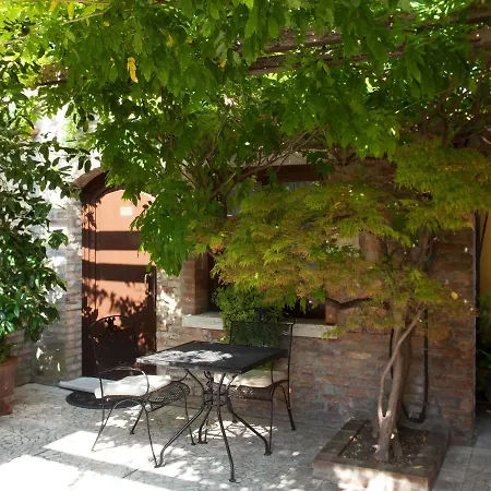 Otel Nh Santa Lucia Venedik
