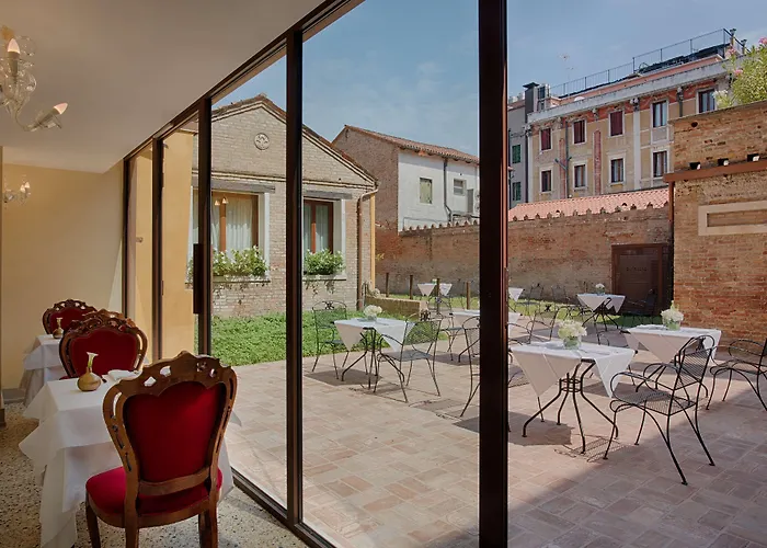 Nh Santa Lucia Velence