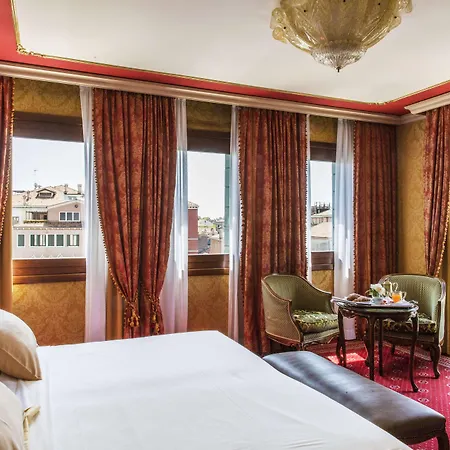 فندق Nh Santa Lucia 4*