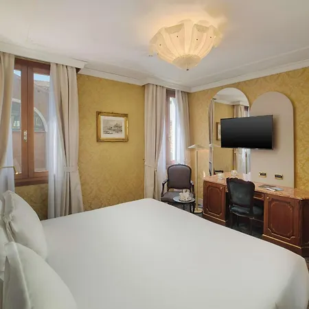 Hotel Nh Santa Lucia