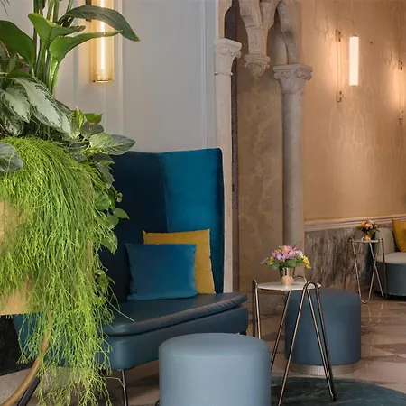 Nh Santa Lucia Hotel
