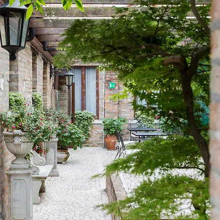 Nh Santa Lucia Hotel 4*