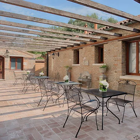 فندق Nh Santa Lucia 4*