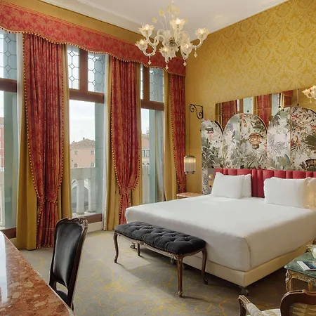 Nh Santa Lucia Hotel 4*
