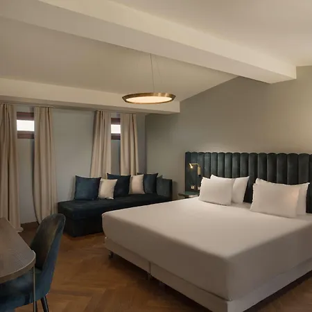 Nh Santa Lucia Hotel 4*
