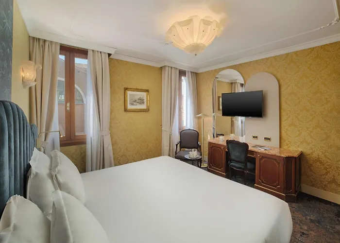 酒店 Nh Santa Lucia